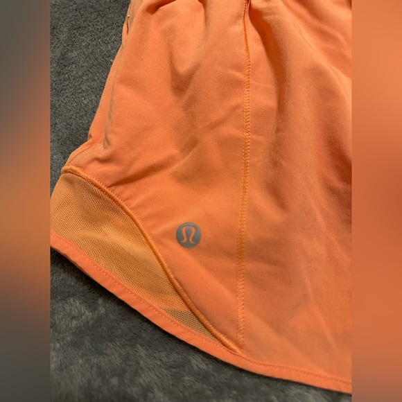 Lululemon Hotty Hot Low-Rise Lined Short 2.5” - Picture 3 of 5
